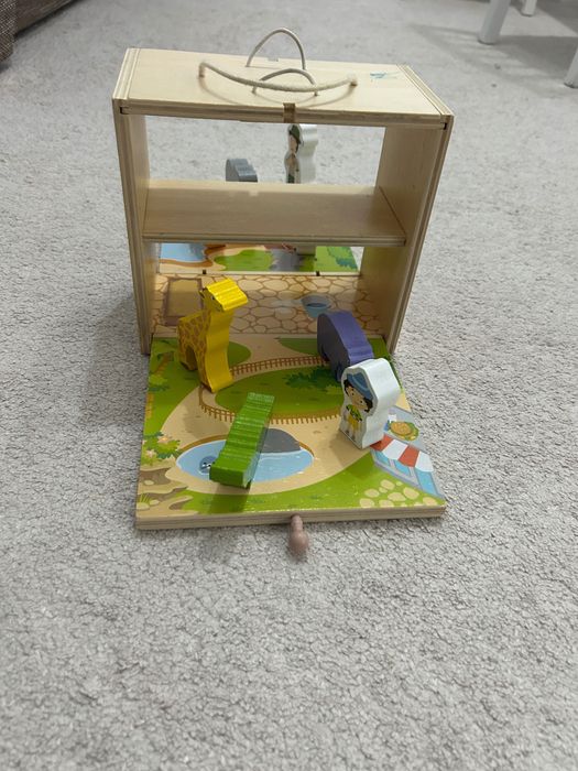 Jucarie cutie din lemn ferma cu figurine