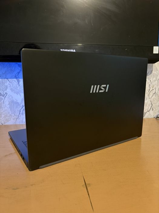 Лаптоп MSI Modern 15