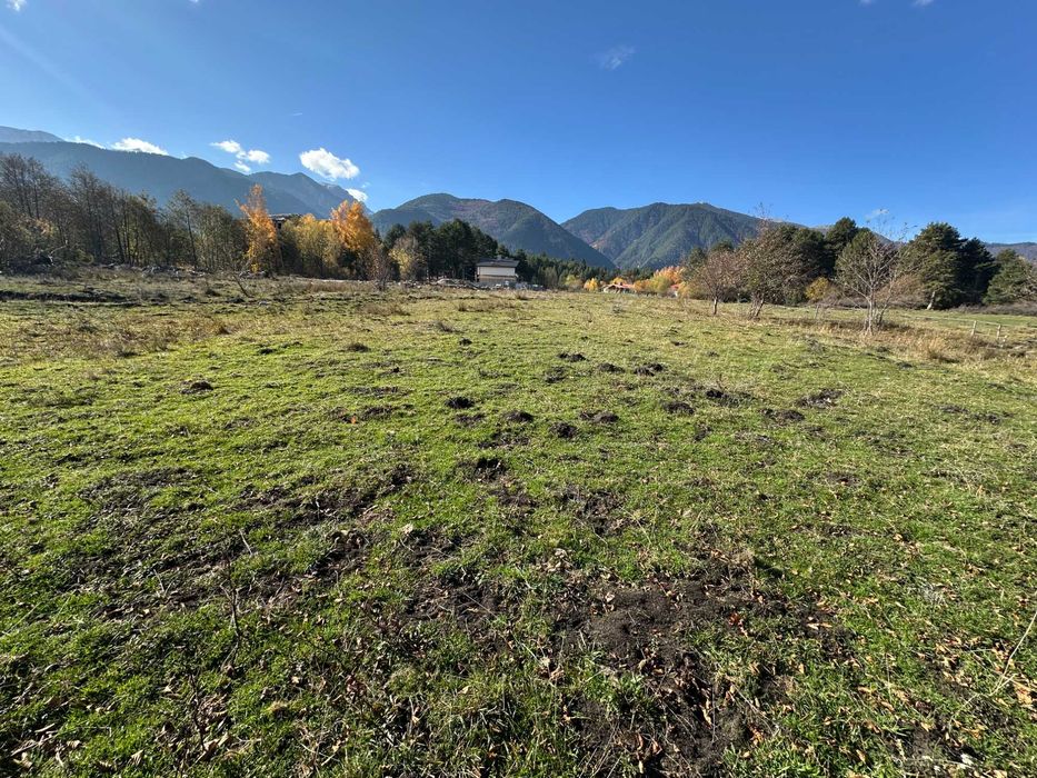 Уникален парцел за продажба в района на Пирин Голф