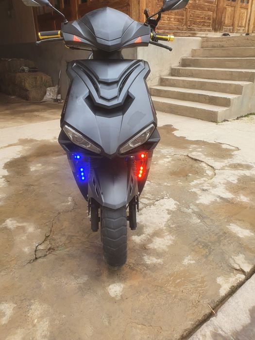 Skuter Italiya r2
