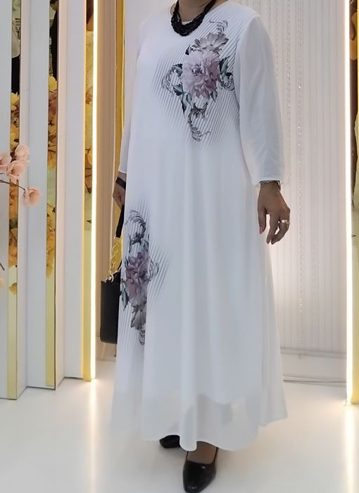 Продам нарядное белое платья.