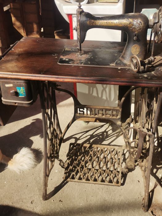 Mașina veche de cusut singer