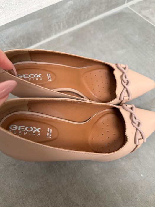 Елегантни обувки Geox 37