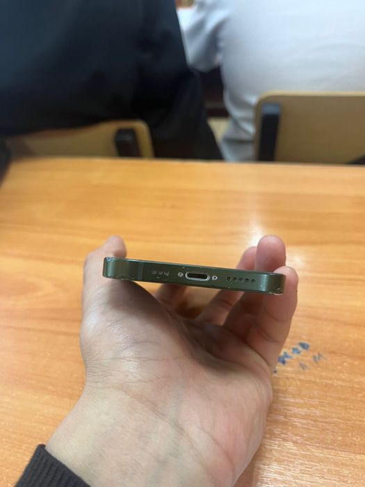 Продам айфон 13..