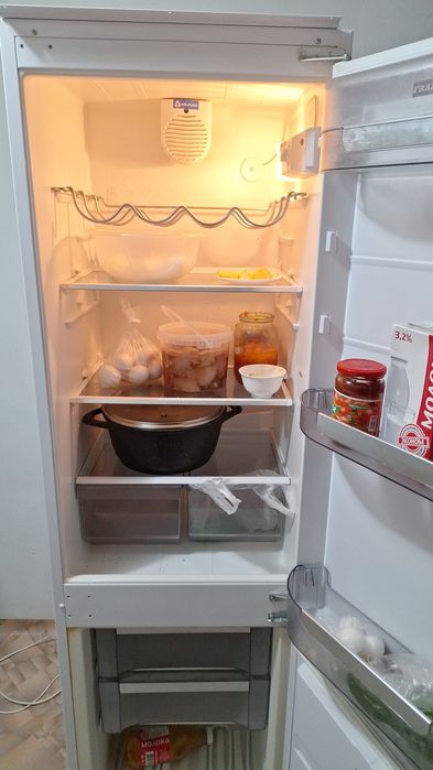 Холодилник ,морозильник сатылады