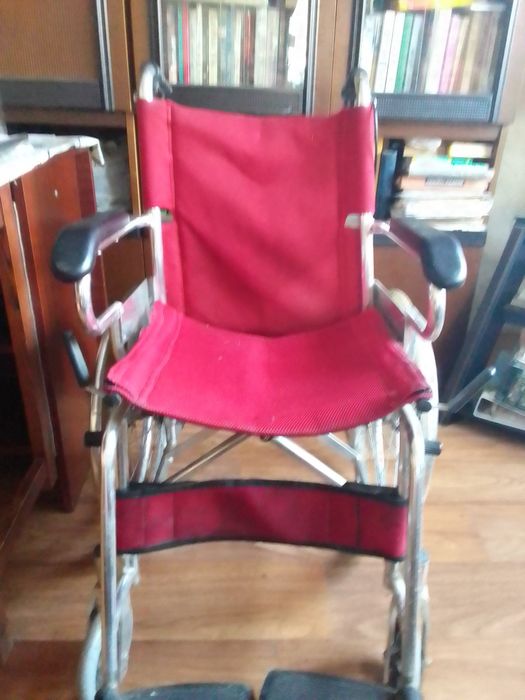 Складная инвалидная коляска