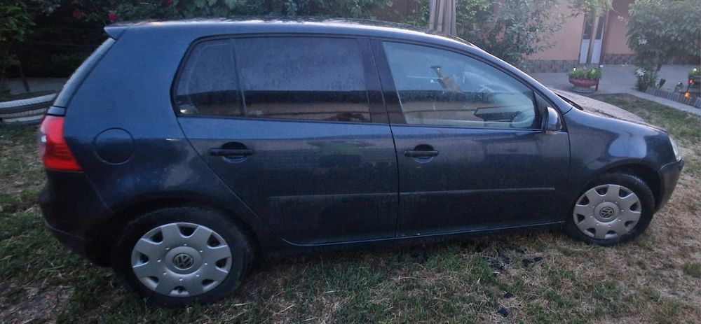 Vând Volkswagen Golf 5 1.6 mpi