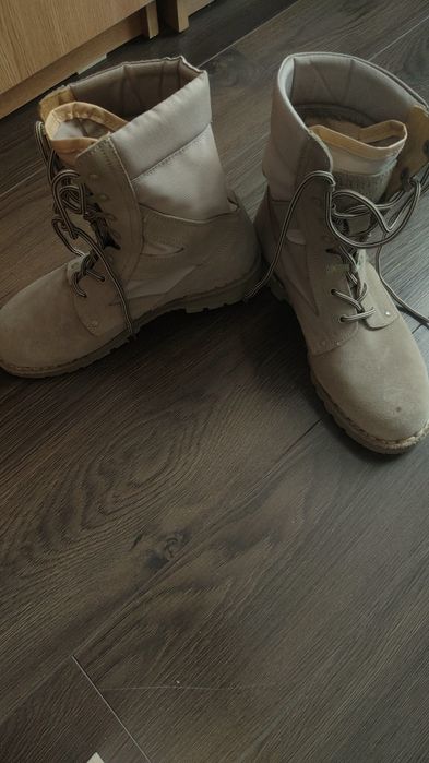 Bocanci maro deșert