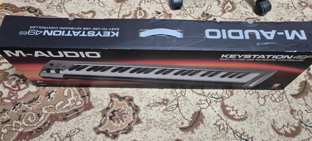 Продам миди клавиатуру m-audio