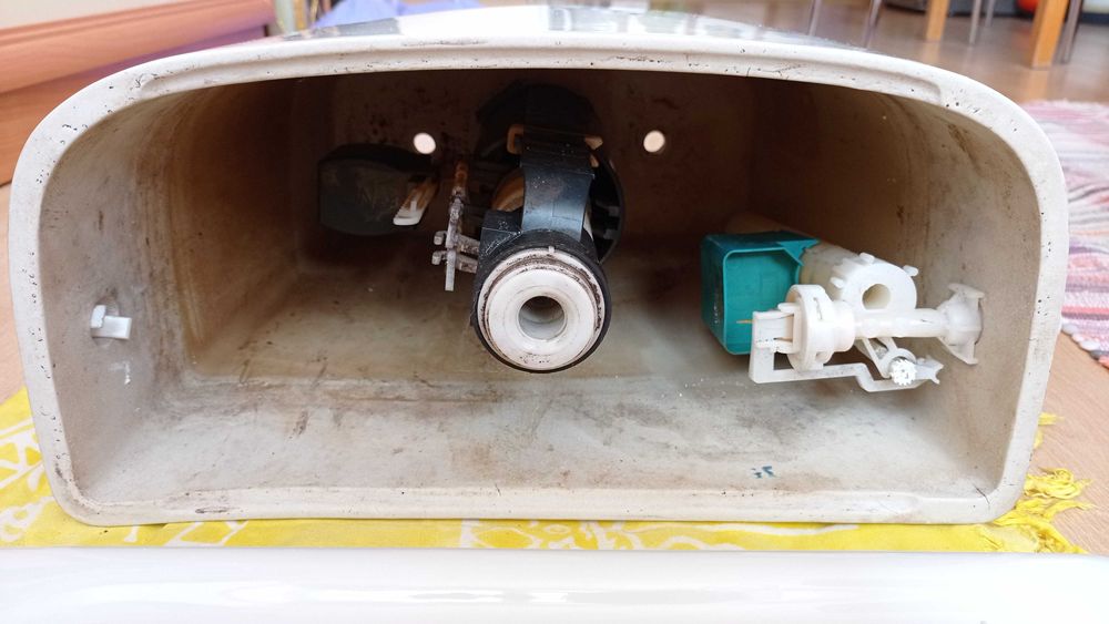 Тоалетно казанче- керамично