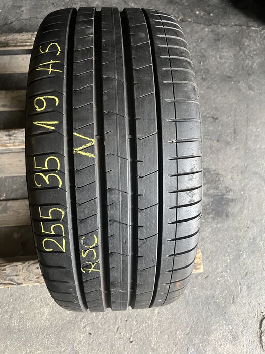 1 anvelopa de vara 255/35/19 Pirelli Runflat!