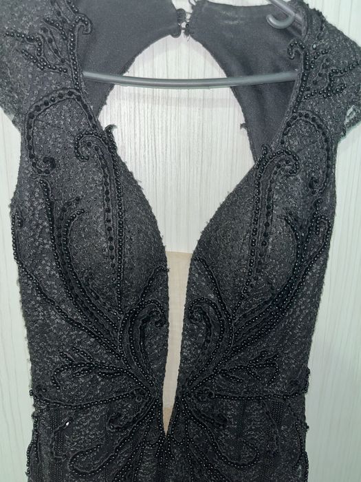 Официална черна рокля