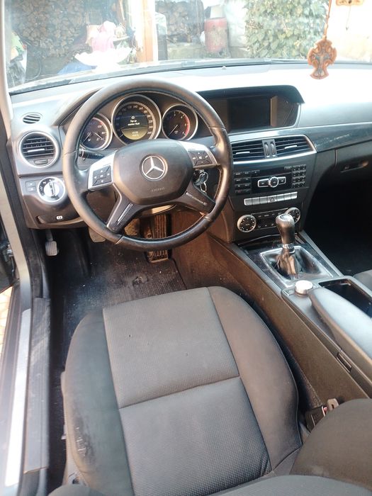 Vând Mercedes Benz 2011