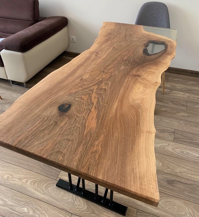 Масивна маса от естествено дърво