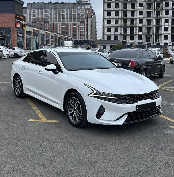 Kia k5 2023 yil oq toza