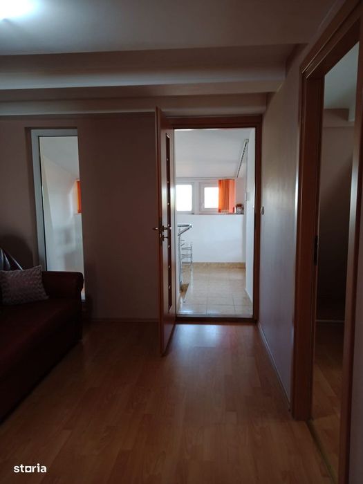 Casă spațioasă cu etaj și teren generos, zona urbană