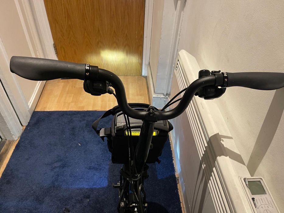 Bicicleta brompton electrica (6 viteze +accesorii)