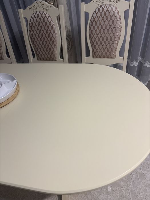 Masa cu 6 scaune impecabila