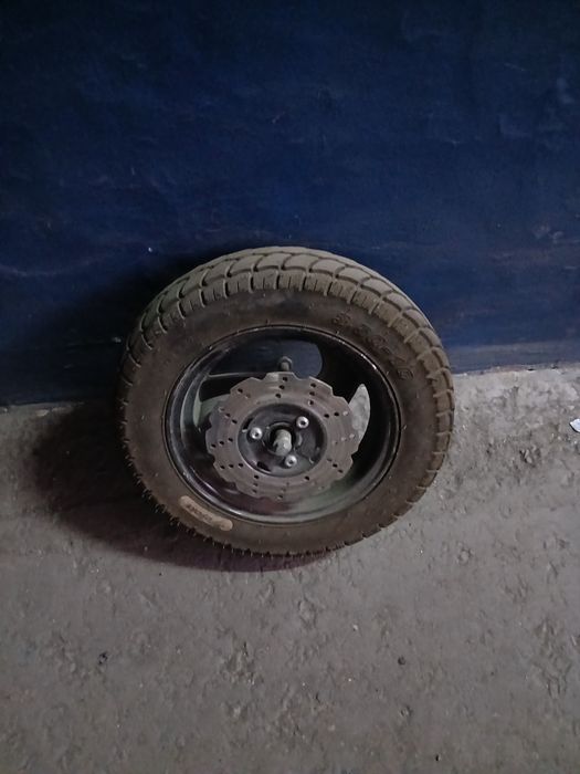 Продам колесо на скутер