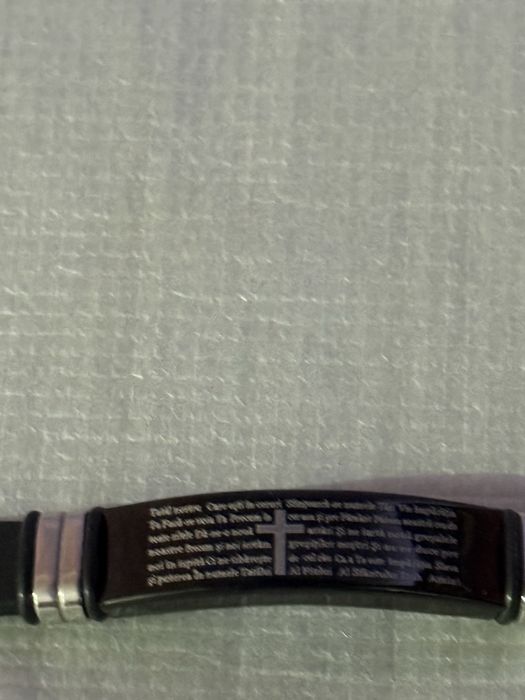 Bratara cu motiv religios