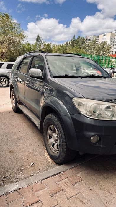 Тойота фортунер 2010