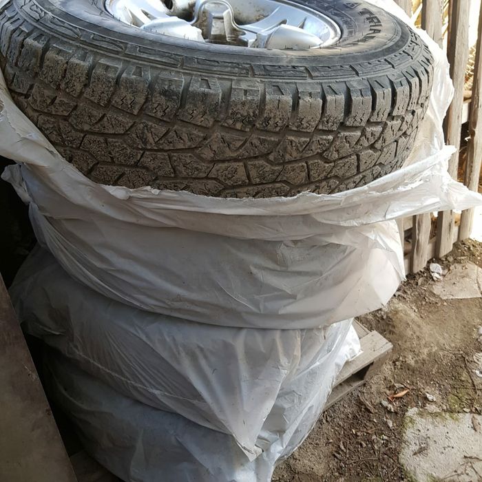 Продам всесезонные шины 31*10.5 R15 с дисками!