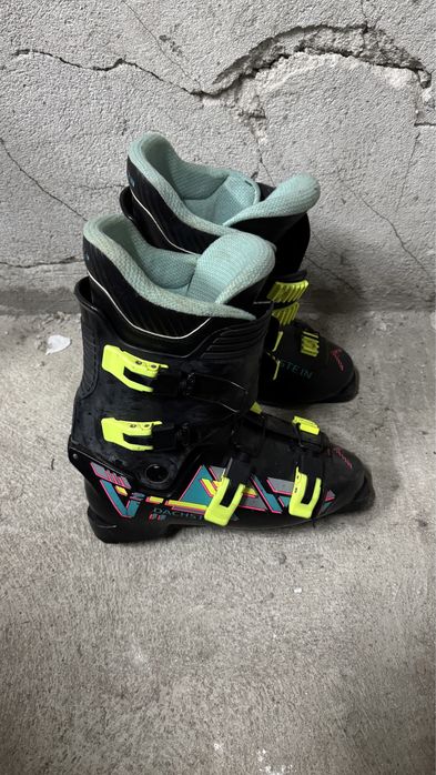 Salomon ски и обувки вървят към тях