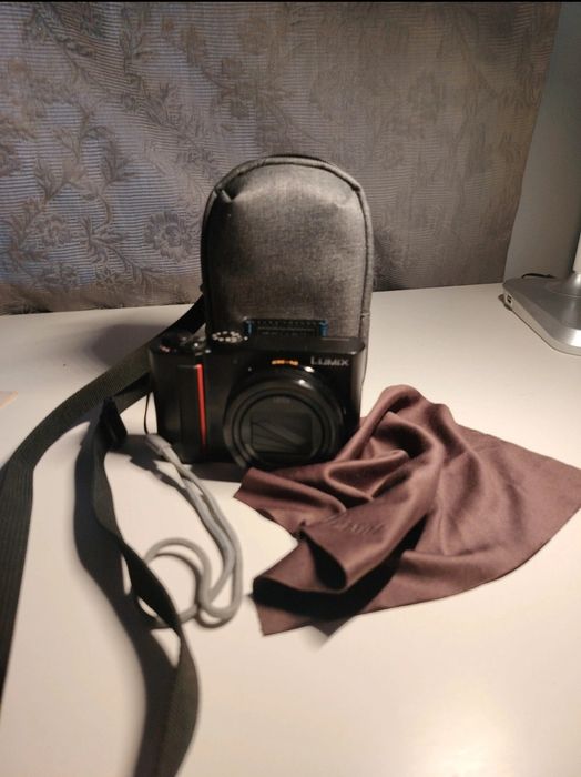 Panasonic Lumix DC - TZ200 – 20MP 1" Sensor, 15× Zoom, 4K – Battery & Charging Cable Included