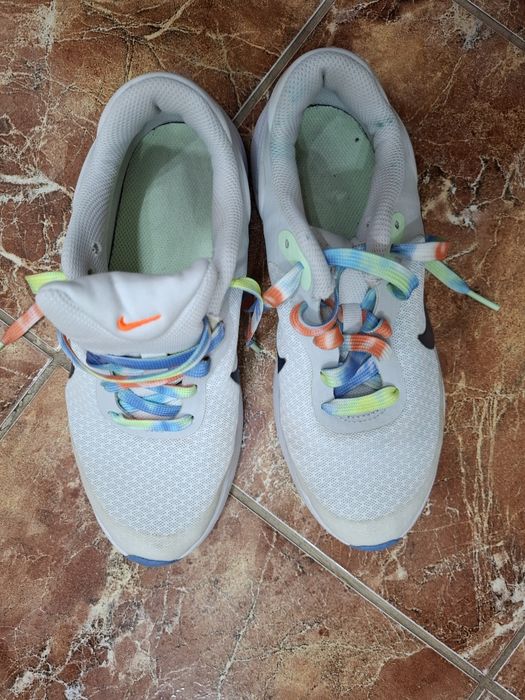 Adidasi Nike  alb
