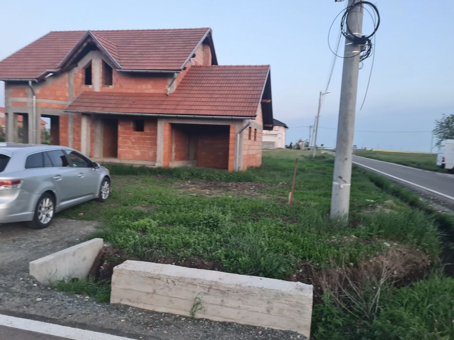 Casa la rosu in Sagu, 505 mp teren.