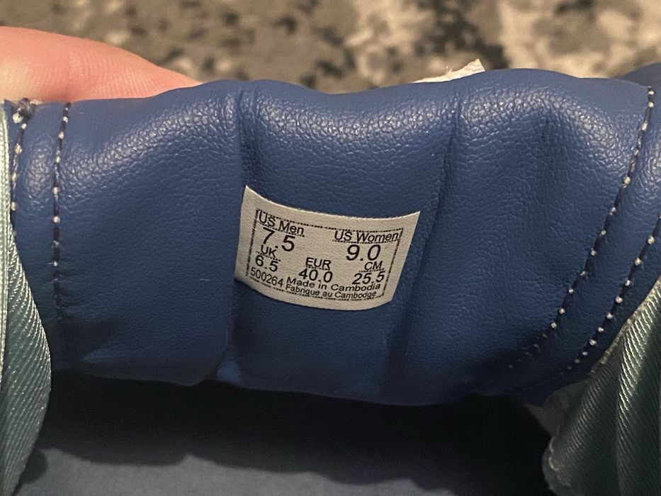 Продам кроссовки vans