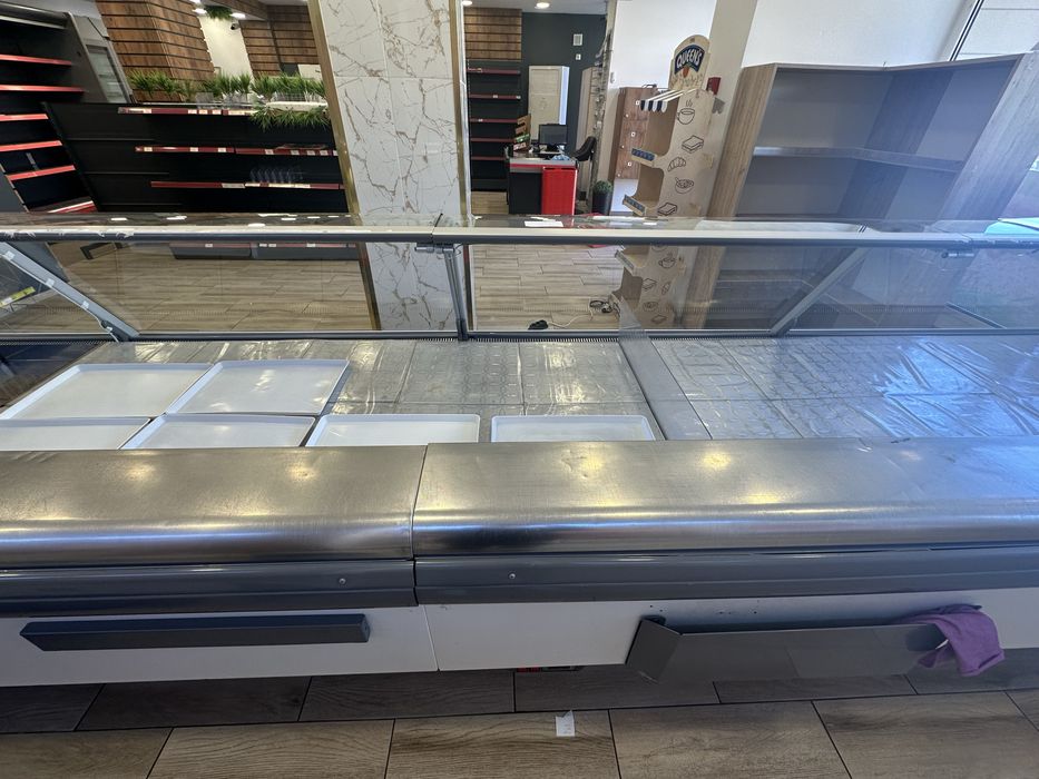 Хладилна витрина със агрегат