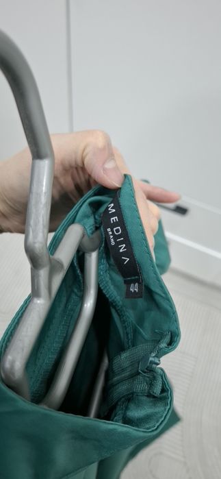 Вечернее платье с драпировкой на поясе