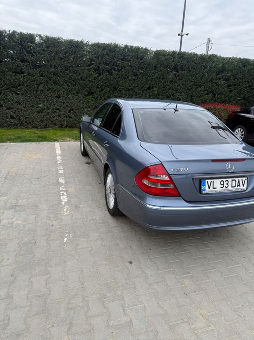 Am o mașină de vânzare