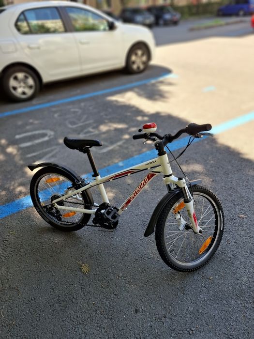 Vând bicicletă Specialized