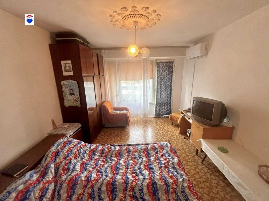 Тристаен апартамент за продажба кв. Дружба 3