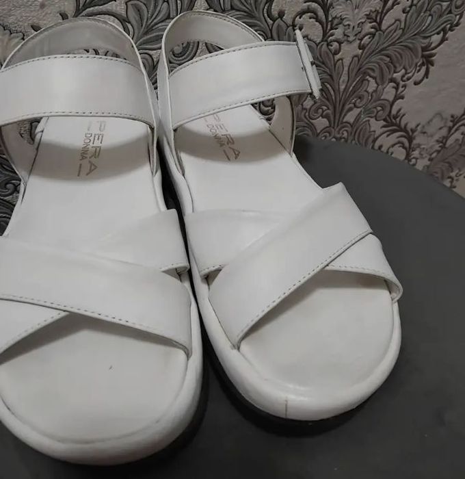 Босоножки женские продам