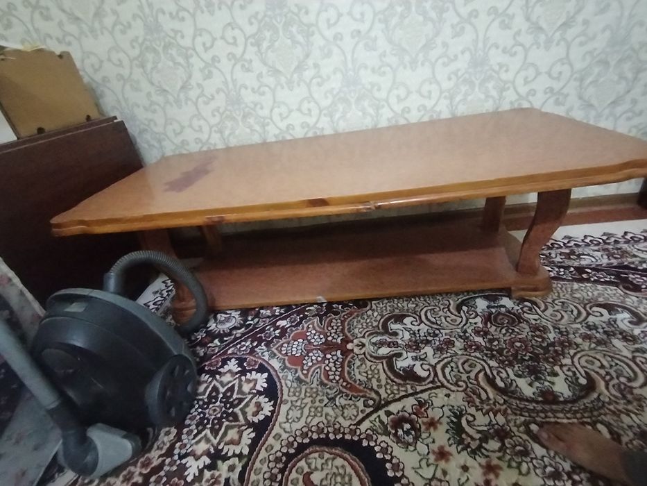 Stol sotiladi narxi 700 ming so'm oladiganlar aloqaga chiqinglar