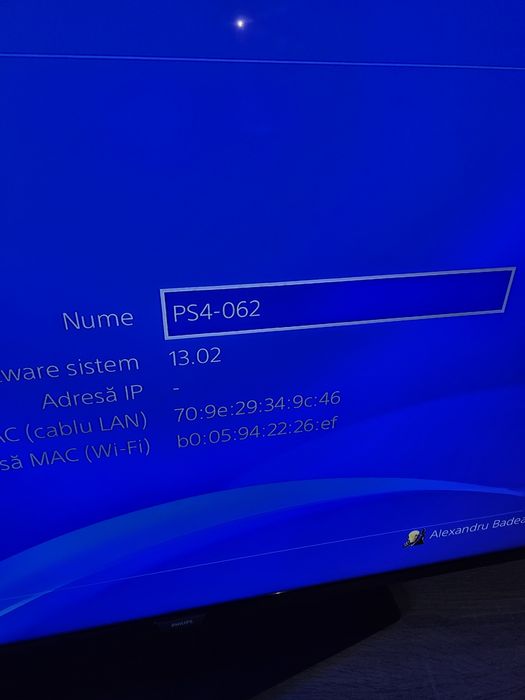 Vănd URGENT ps4 simplu cu 2 controlăre și 4 jocuri