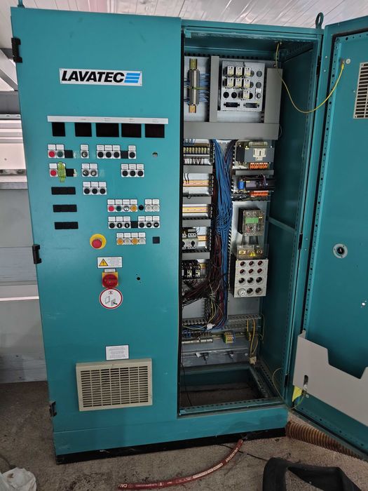 Продавам оборудвано ел табло