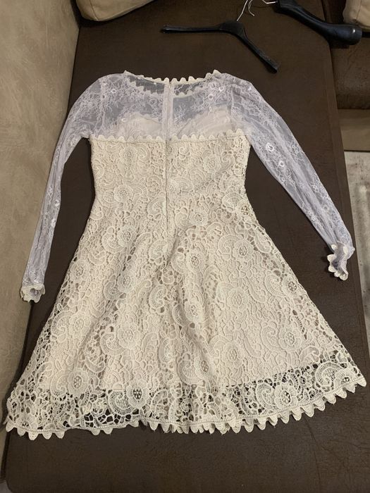 Дантелена рокля