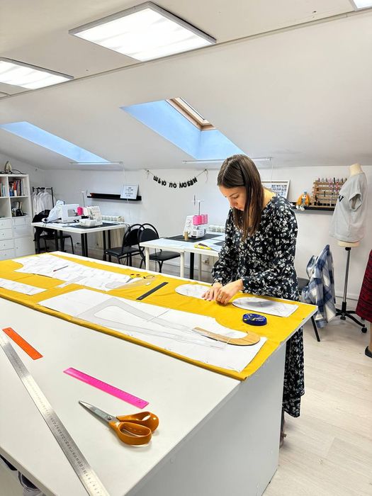 Буюртма буйича куйлак аеллар костюм  ШИМ .боллаларга  ва занавескалар.