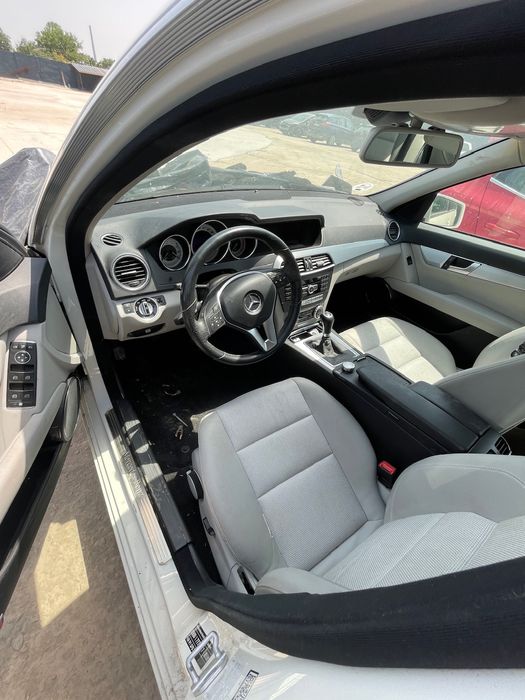 Dezmembrez Mercedes-Benz W204 2011 Diesel 170Cp