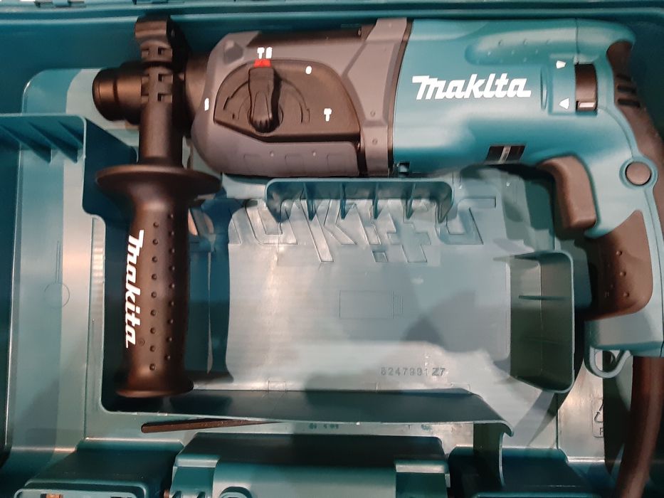Перфоратор Makita HR2470T/780W/24мм.