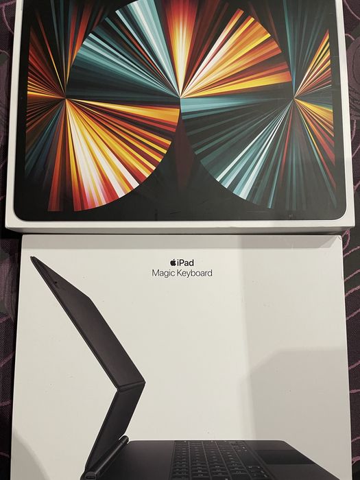 iPad Pro 12.9-inch (5th Generation) Wi-Fi+Cellular and Keyboard