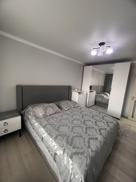 Продам спальный гарнитур