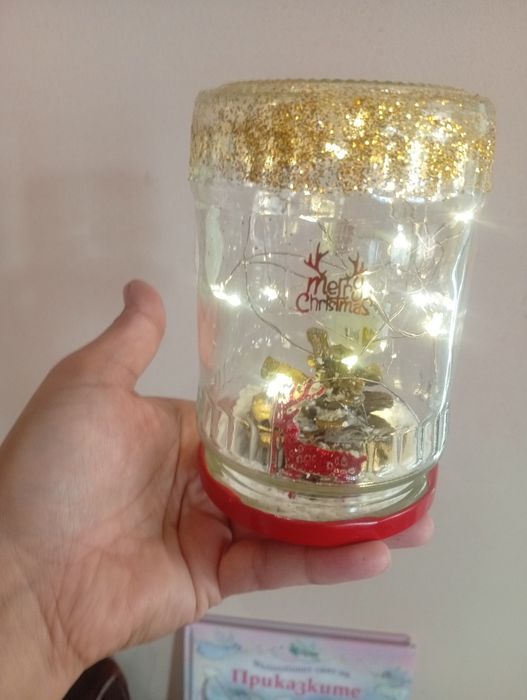 Пластмасови ,стъклен,светещи буркани