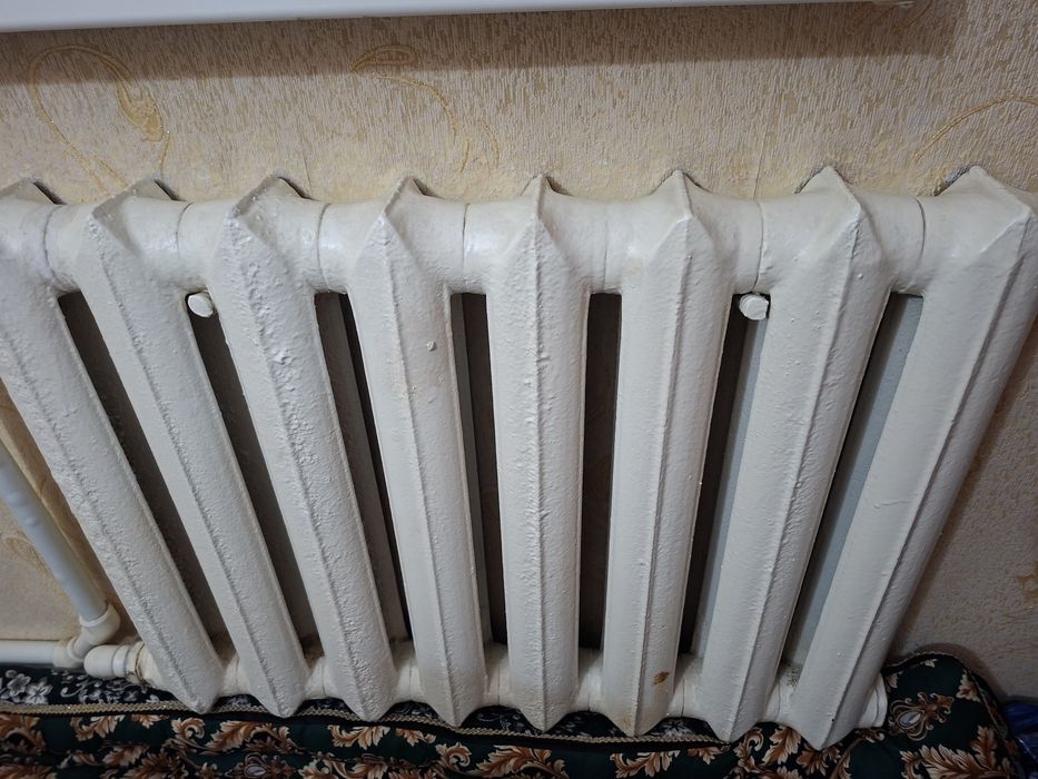 Radiator 8 qovurg'ali chugunniy