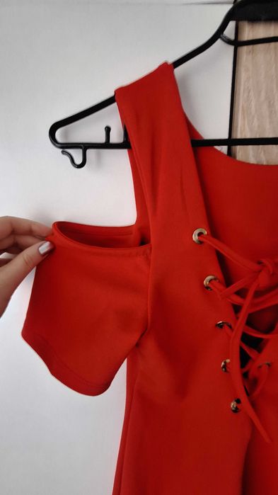 Официална червена рокля