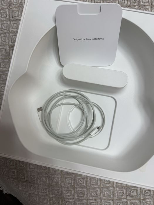 Продам AirPods Max (1-го поколения), белые